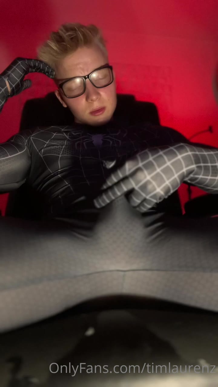 112 Cutie muscle blond TikTok cosplayer Tim Laurenz timlaurenz OnlyFans porn