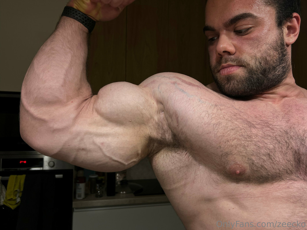 114 Massive bodybuilder Pavel Červinka zeecko onlyfans porn