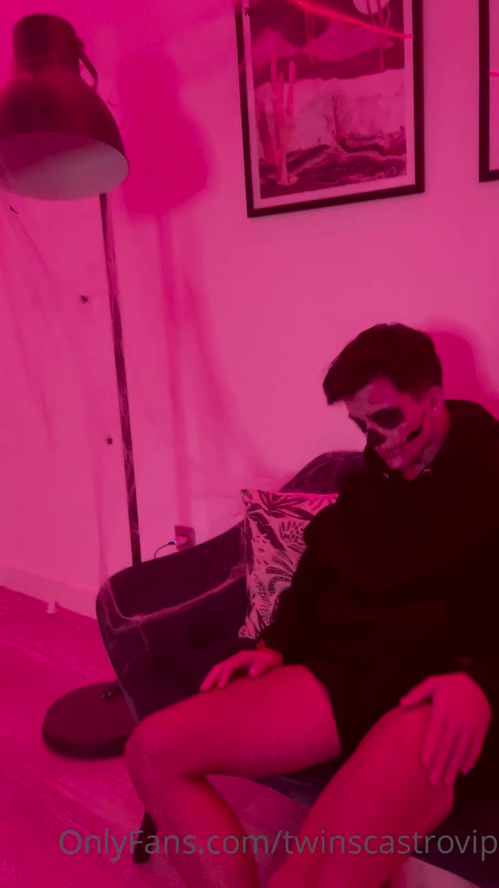 17 famous tiktok brothers Twins Castro twinscastro onlyfans  porn