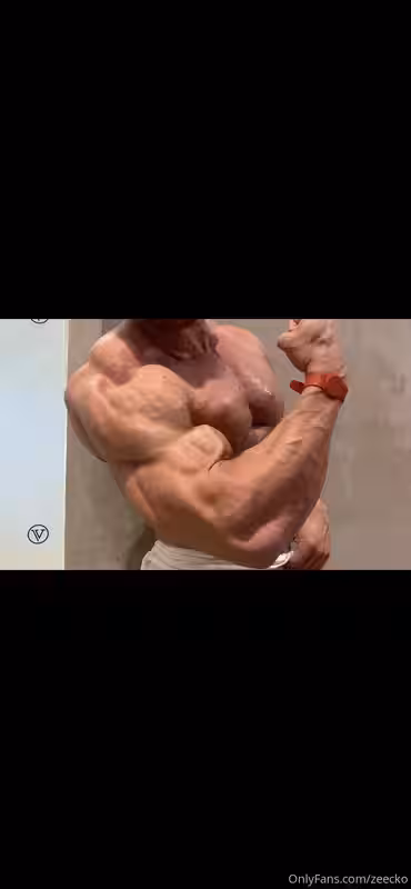 175 Massive bodybuilder Pavel Červinka zeecko onlyfans porn