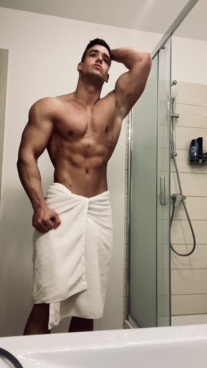 202 italian muscle stud Niccolo Neri niccoloneri big cock onlyfans porn