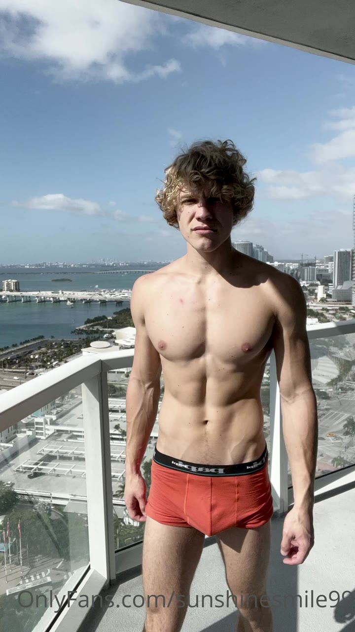 209 Curly Haired jock Owen Lindberg sunshinesmile99 onlyfans porn