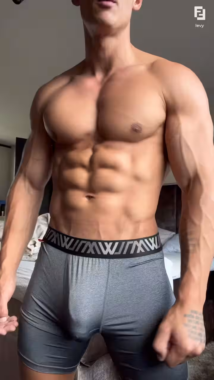 23  Muscle daddy Levy Van Wilgen Gay Cock Cum