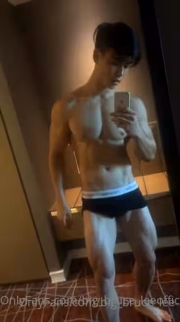 27 BustyBruceLee Onlyfans