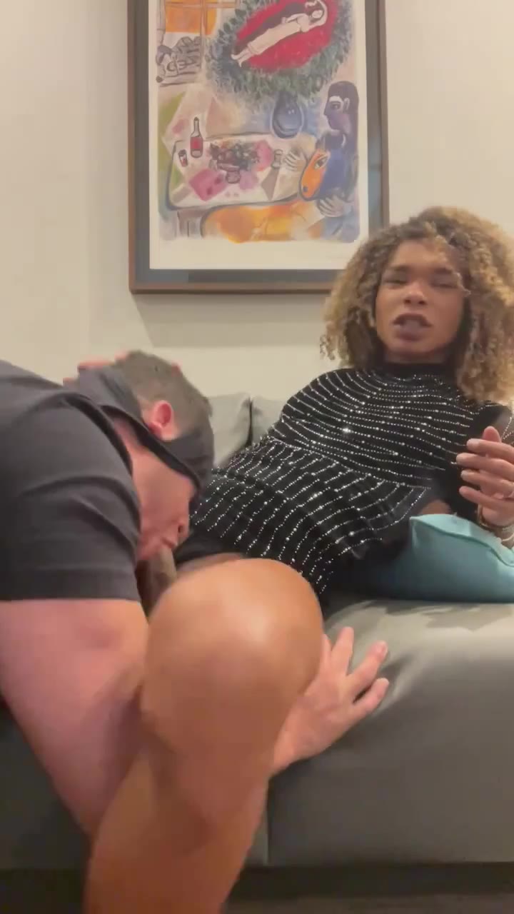 309 Tranny fucks straight hot guy