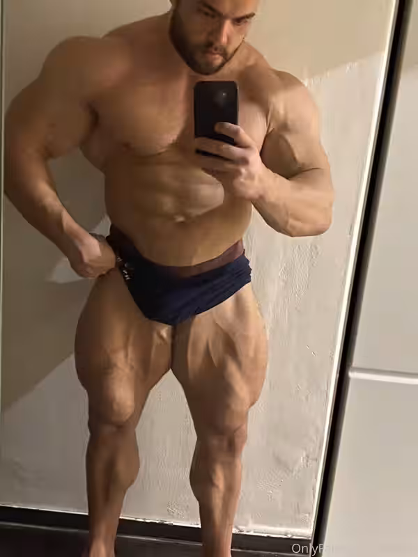 31 Massive bodybuilder Pavel Červinka zeecko onlyfans porn