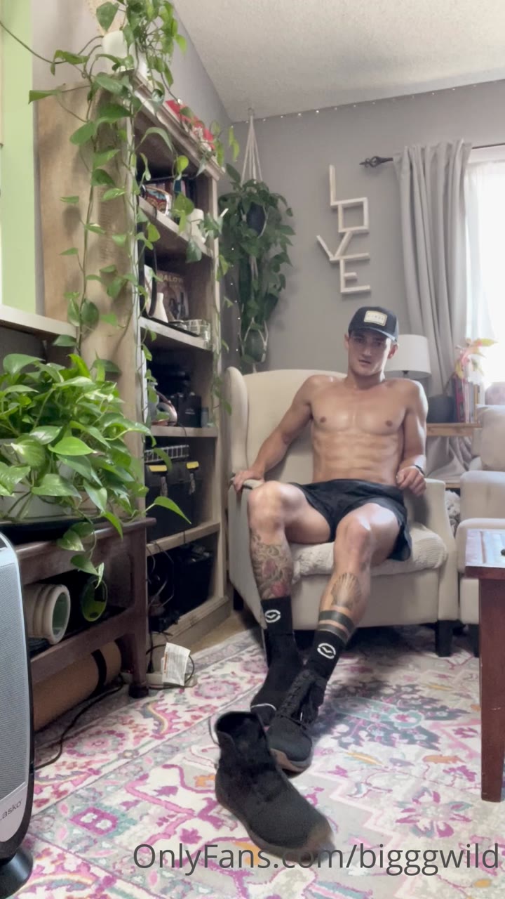 32 Big cock muscle stud Jake Wild bigggwild Onlyfans porn