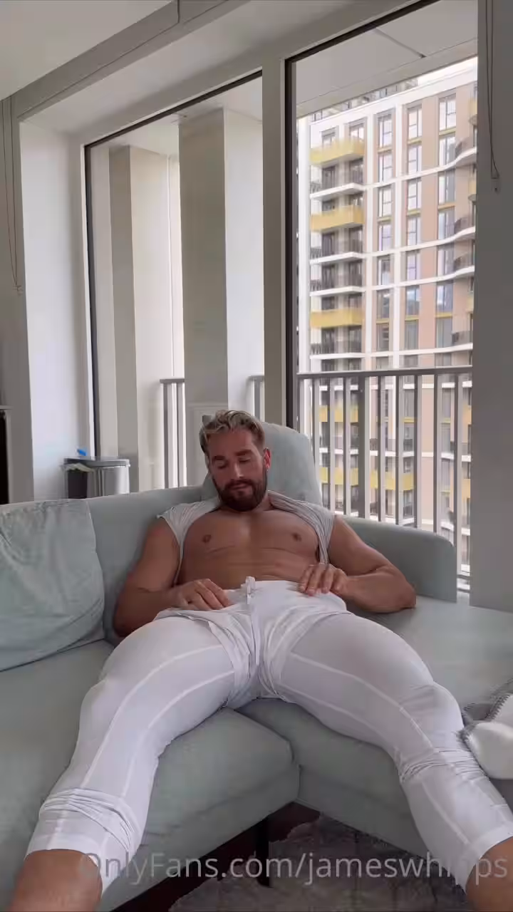 32 Muscle Hunk James Whipp jameswhipps onlyfans