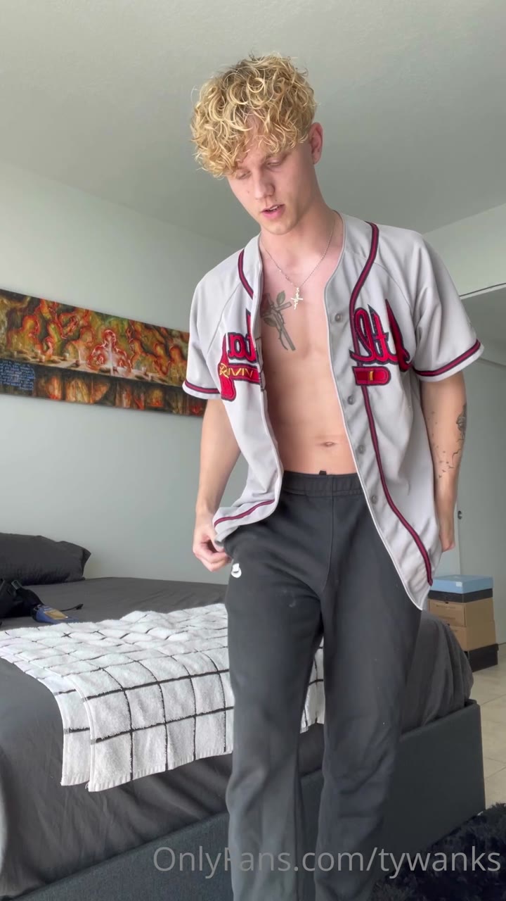 32 troytempts tywanks Onlyfans porn