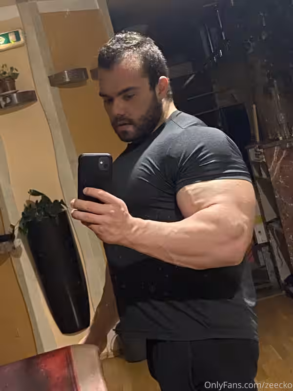 35 Massive bodybuilder Pavel Červinka zeecko onlyfans porn
