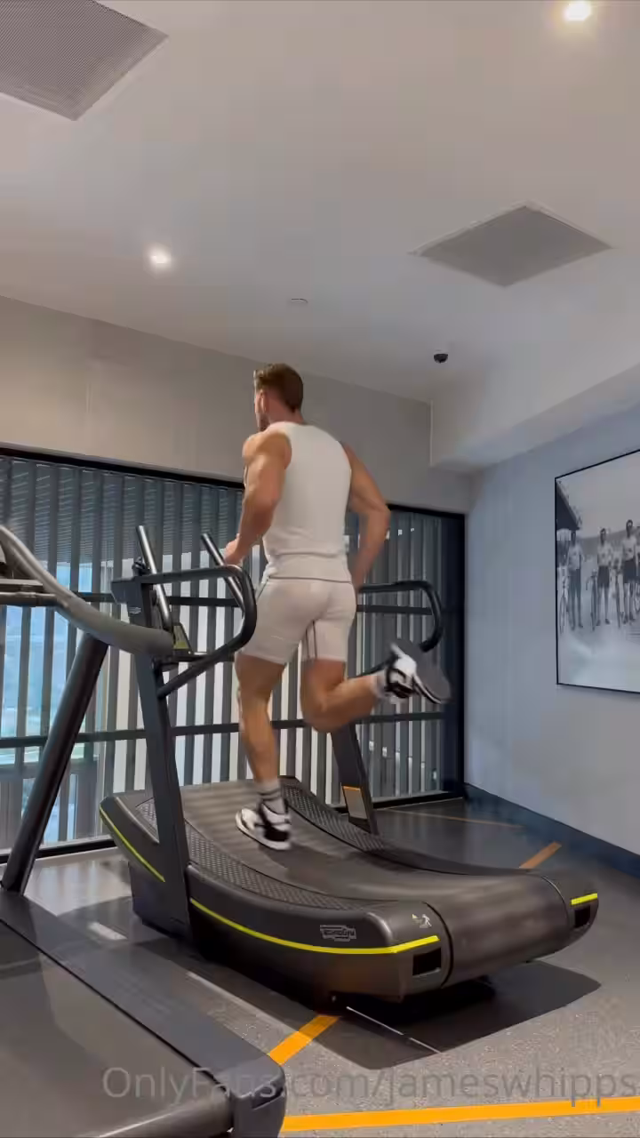 38 Muscle Hunk James Whipp jameswhipps onlyfans