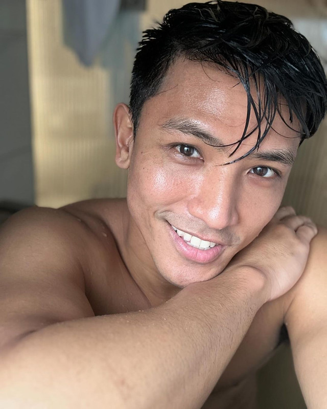 40 Asian twunk Luke Calip goldentwunk671 onlyfans porn