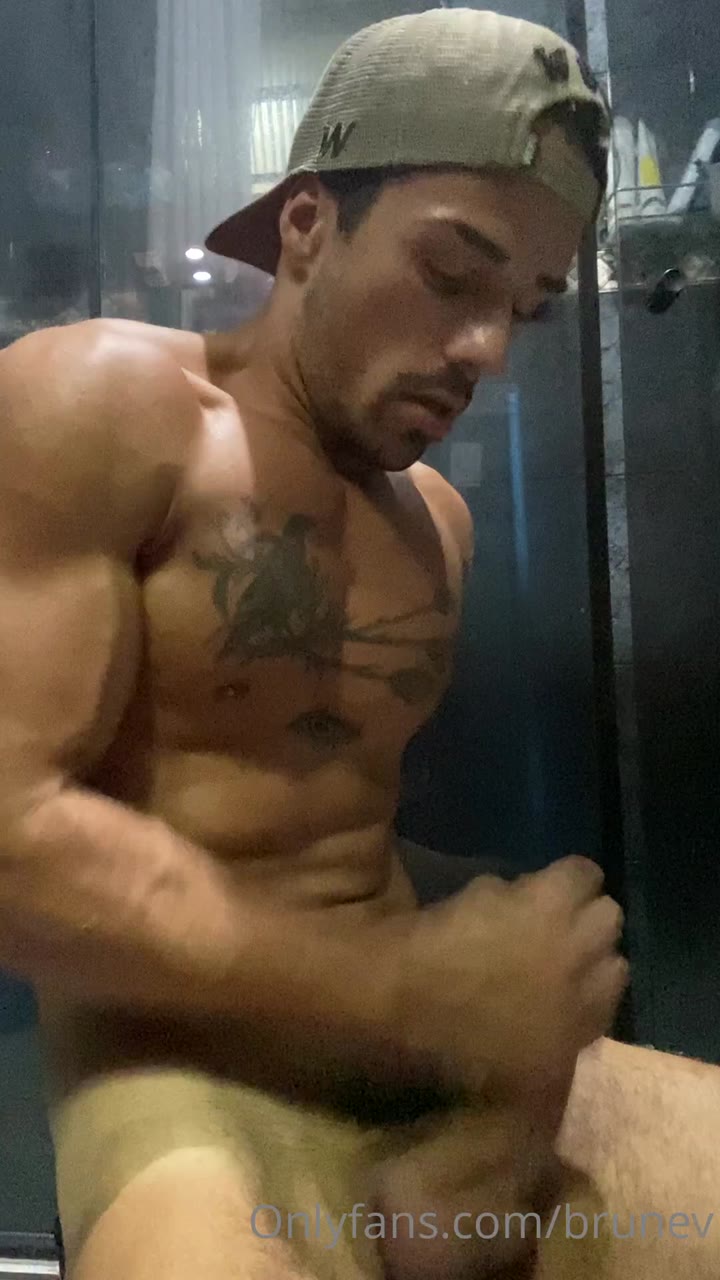 40 Brazilian hunk Brunev Onlyfans Porn LEAKED