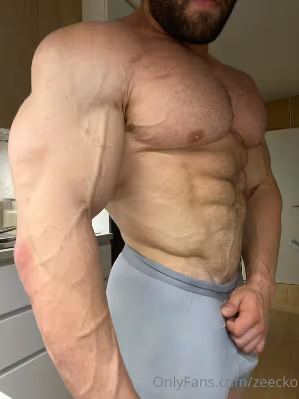 42 Massive bodybuilder Pavel Červinka zeecko onlyfans porn