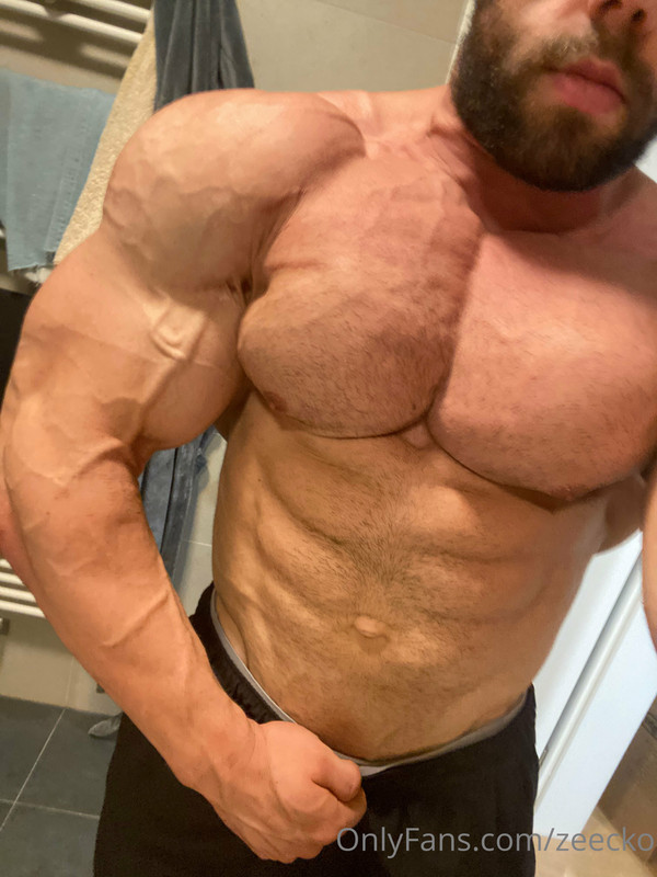 262 Massive bodybuilder Pavel Červinka zeecko onlyfans porn