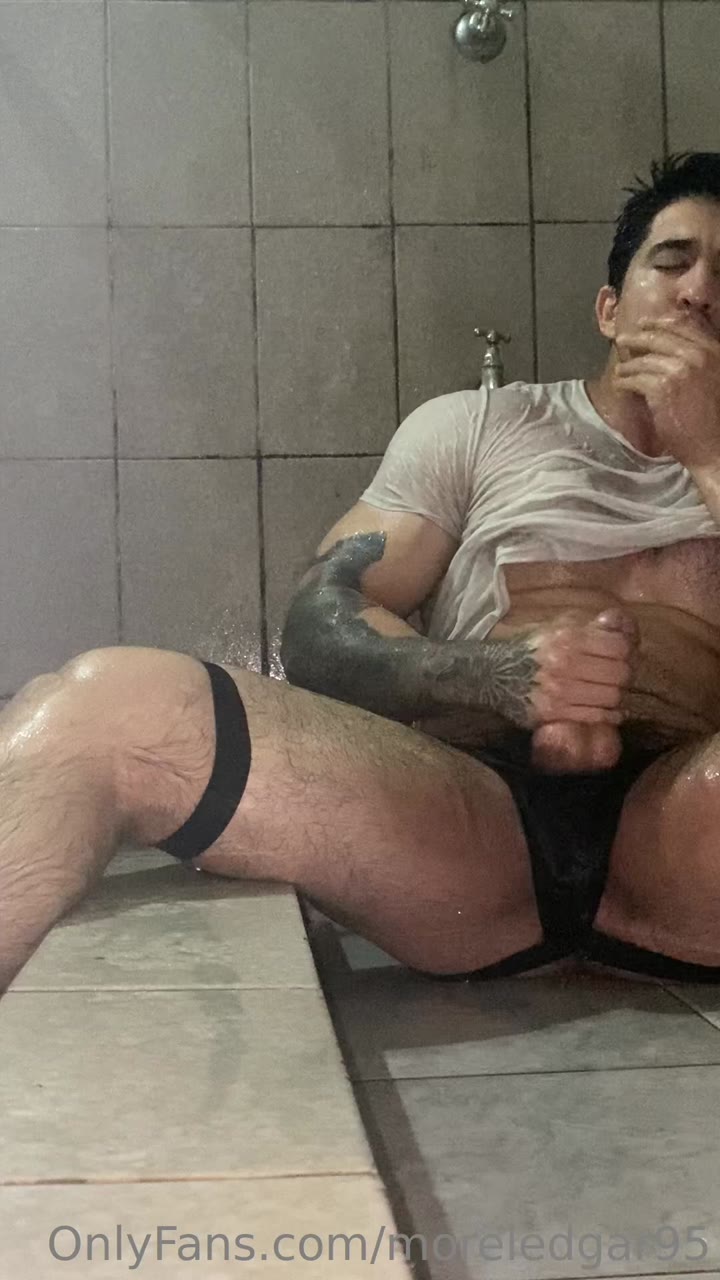 61 Latino hunk Edgar Morel moreledgar95 onlyfans porn