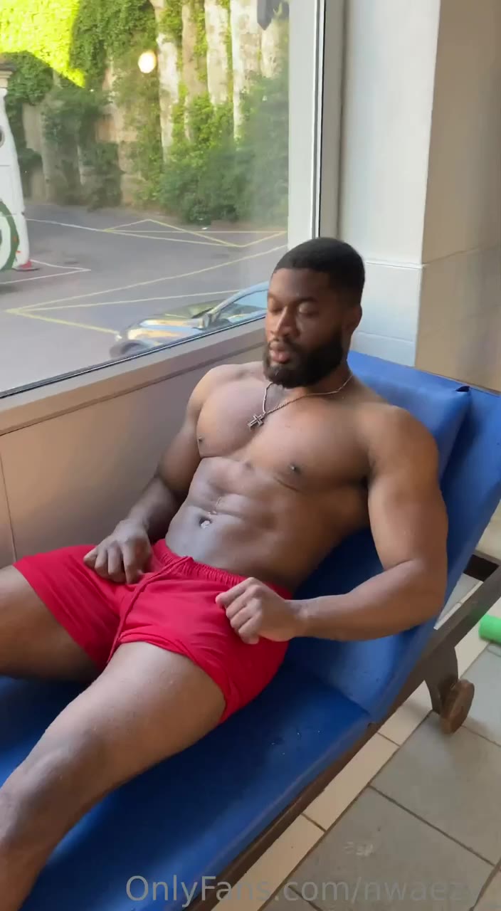 68 black Muscle stud Nwaezy_ Steven Gray OnlyFans porn