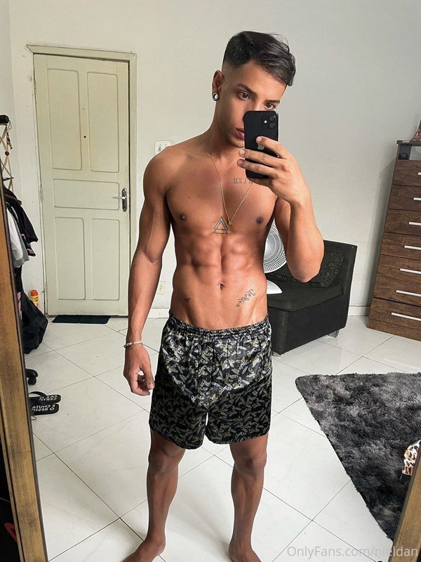 72 Brazilian hottie Nieldan OnlyFans porn