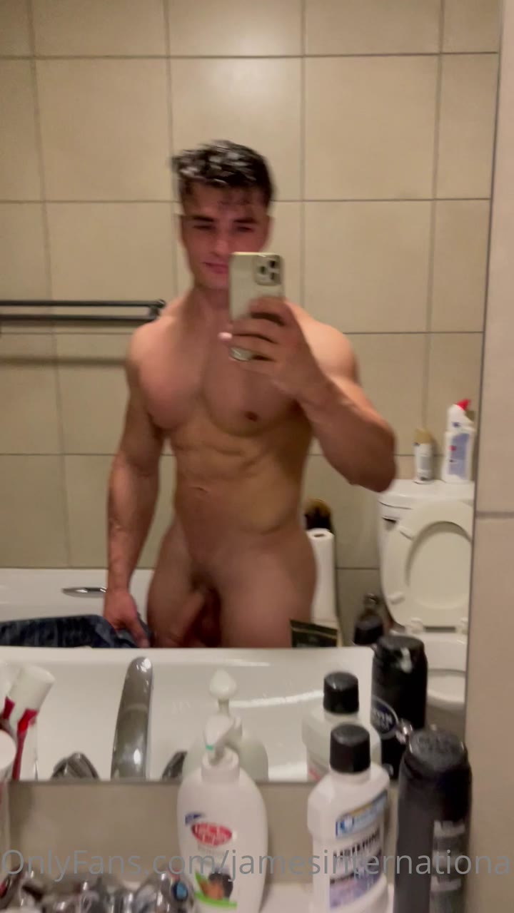 Dylan Wild
therealpeachy_D full cock