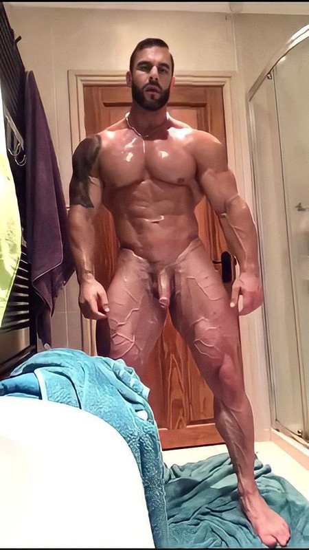 Married bodybuilder Andrew Pickering  andrewpickering delicious british cock
