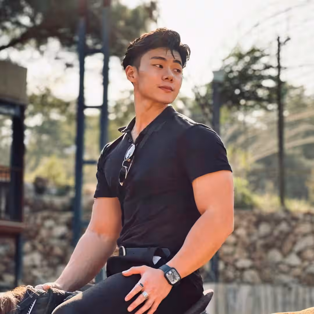 MUSCLE ASIAN CUTIE JERKING OFF