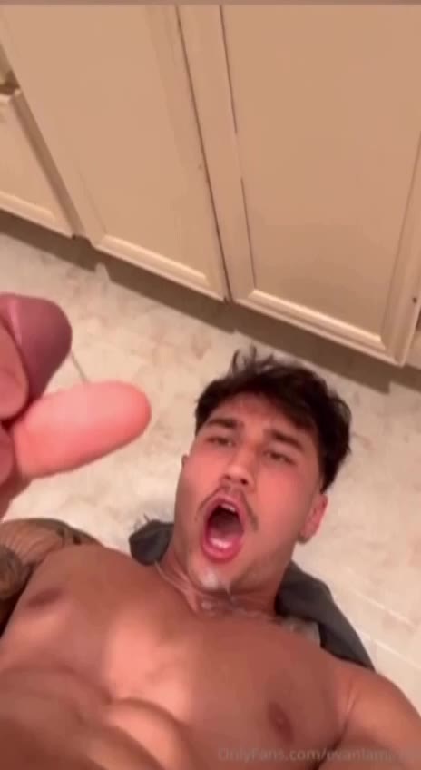 Tiktoker Evan Lamicella evanlamicella cumshot  on his  face
