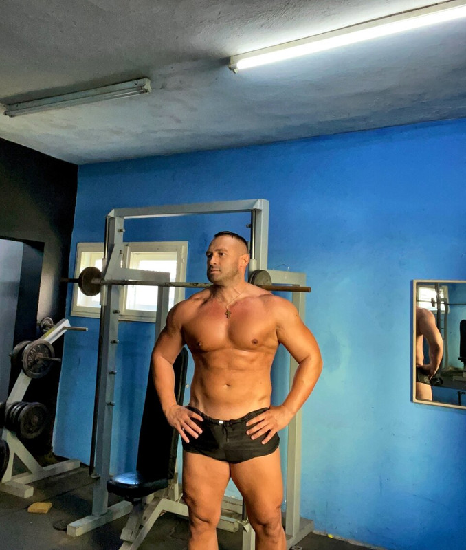 13 Serbian daddy Vladimir Ivanović   vladimir_35 onlyfans leaked