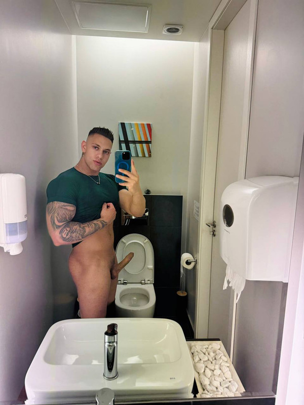 14 Sexy Muscle hunk