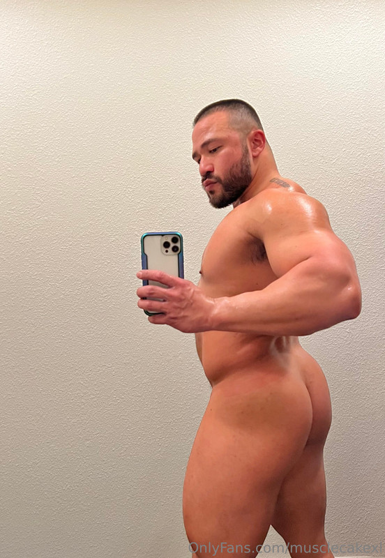 16 Beefy Hunk MuscleCakeXL OnlyFans porn