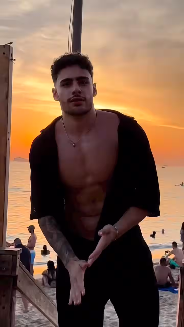 19 Arab KURDISH Muscular Prince Onlyfans