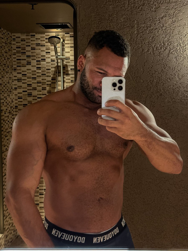 195 Black Hunk Reegswood  onlyfans leaked
