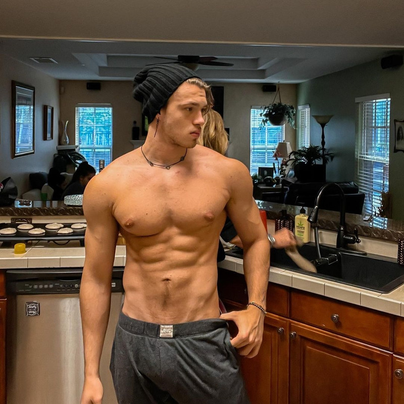 26 GAY MUSCLE FAGGOT CUMSLUT WHORE Chase Stobbe cmschse Onlyfans porn LEAKED