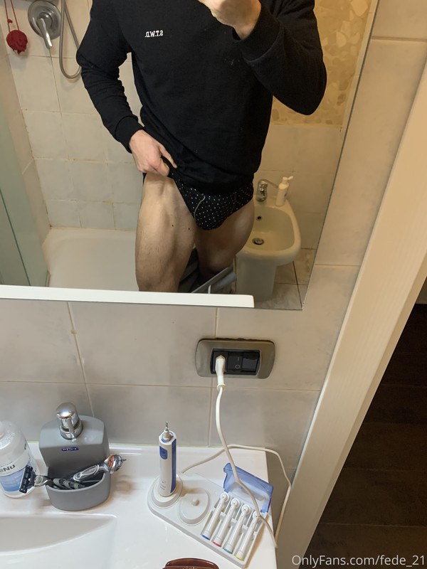 265 Italian muscle hunk Federico fede_21 onlyfans wank off porn