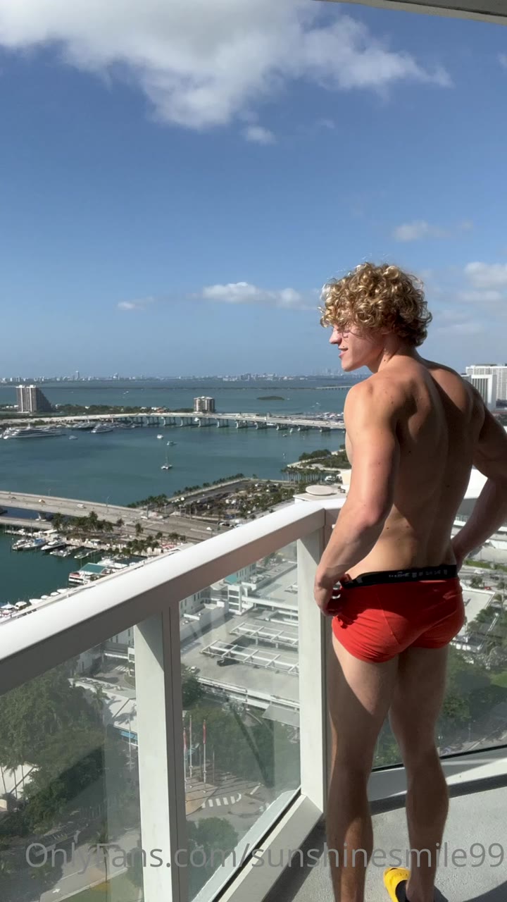 358 Curly Haired jock Owen Lindberg sunshinesmile99 onlyfans porn