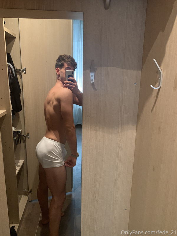 363 Italian muscle hunk Federico fede_21 onlyfans wank off porn