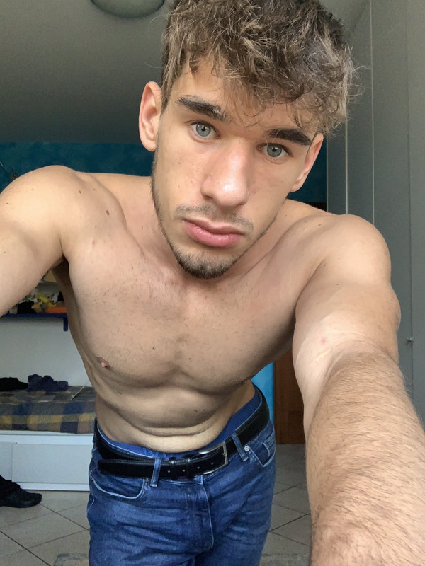 390 Italian muscle hunk Federico fede_21 onlyfans wank off porn