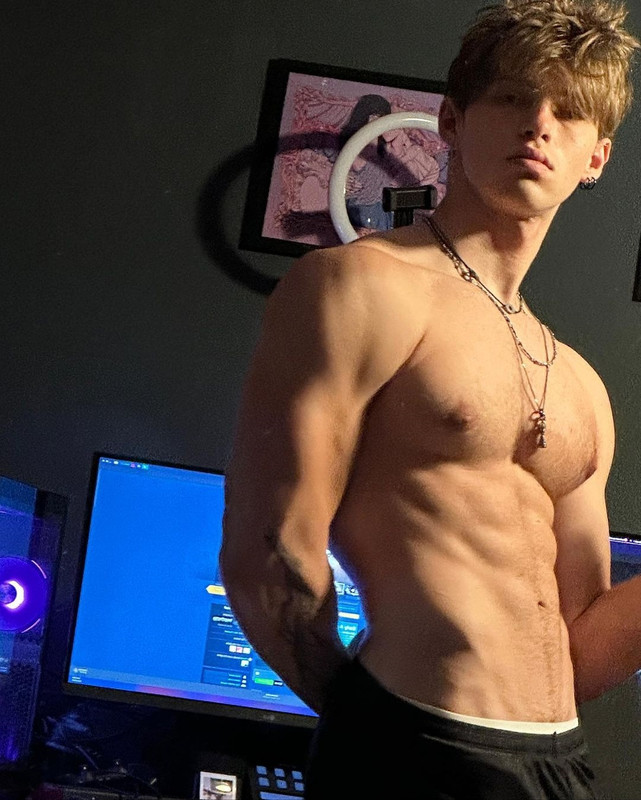 393 GAY MUSCLE FAGGOT CUMSLUT WHORE Chase Stobbe cmschse Onlyfans porn LEAKED