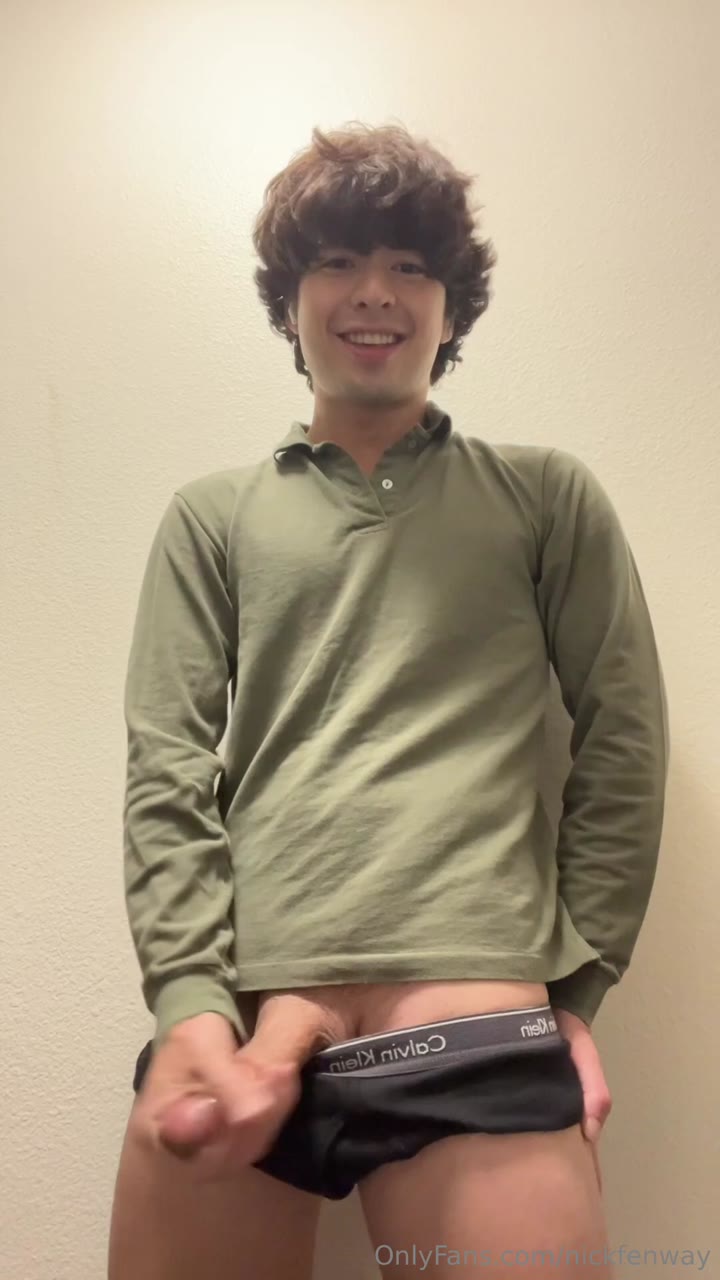 41 Smiley Hottie Nick Fenway nickfenway bluebenz onlyfans cum