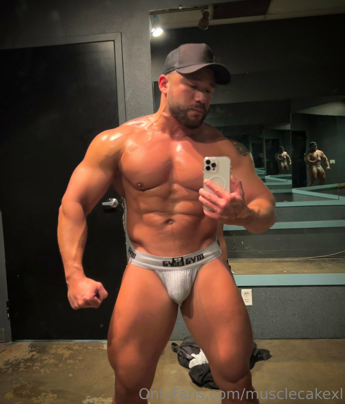 42 Beefy Hunk MuscleCakeXL OnlyFans porn