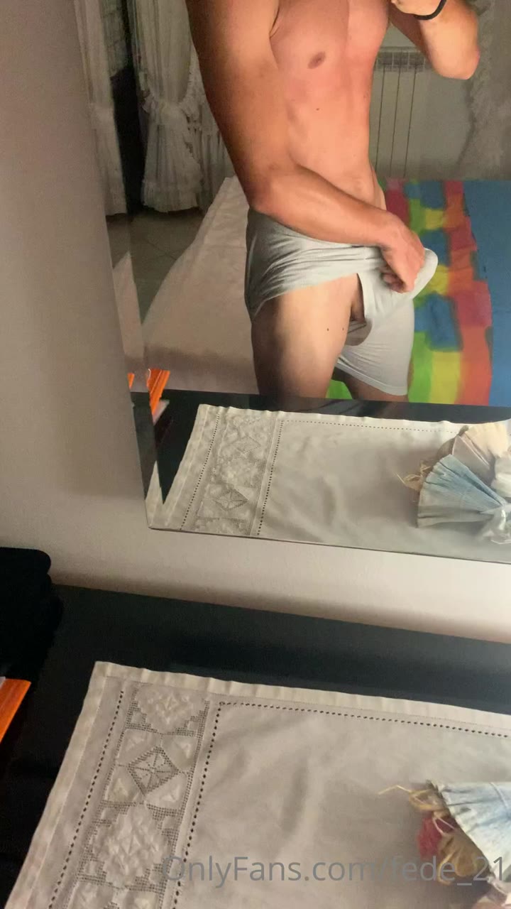 489 Italian muscle hunk Federico fede_21 onlyfans wank off porn
