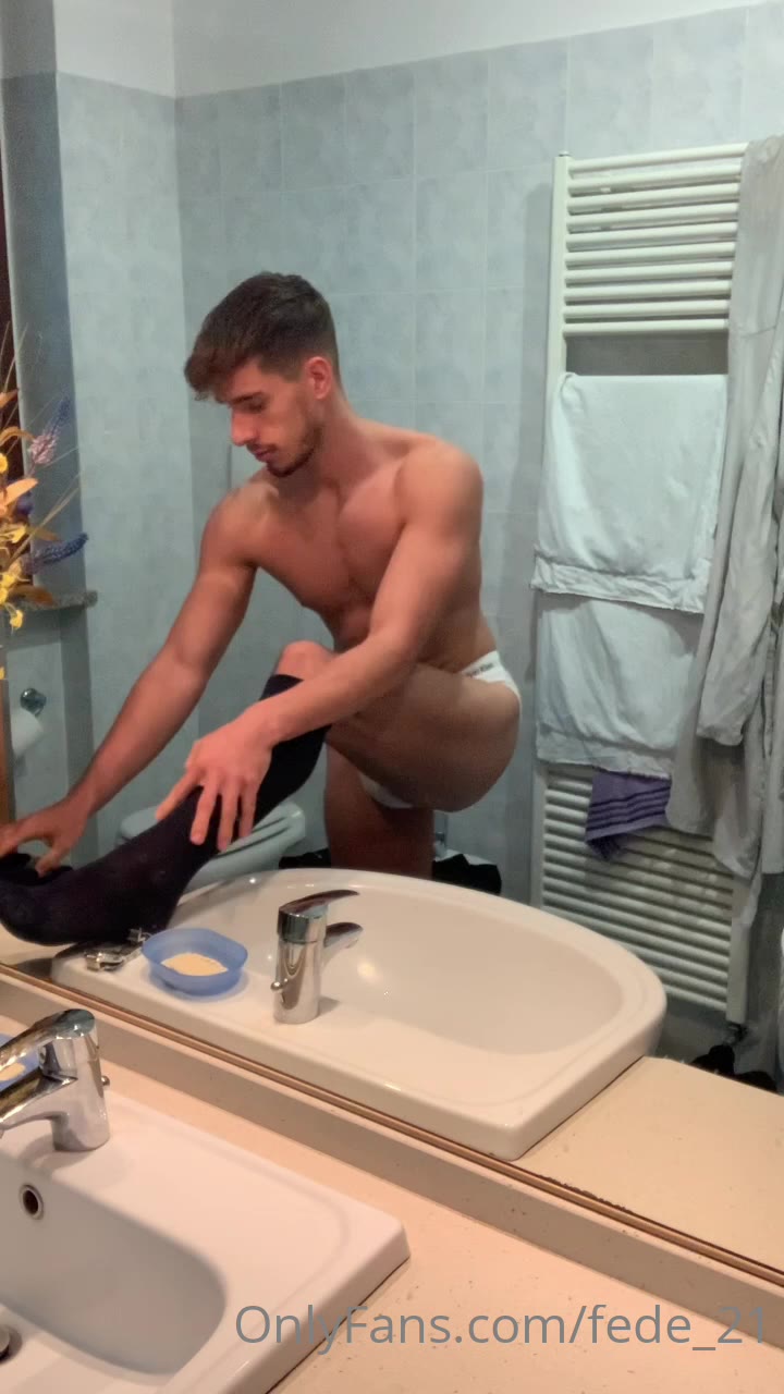 491 Italian muscle hunk Federico fede_21 onlyfans wank off porn
