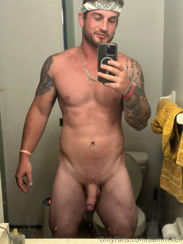54 Sexy hunk Bam Mikell bammikell OnlyFans porn