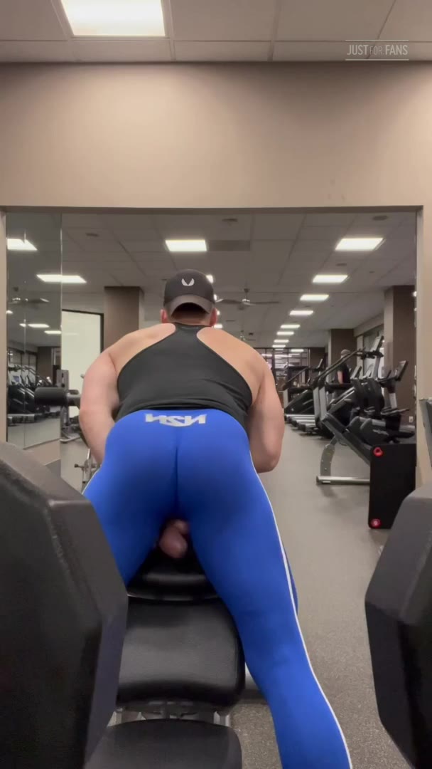545 Beefy hunk Wiccan gymbulge gym.bulge OnlyFans porn