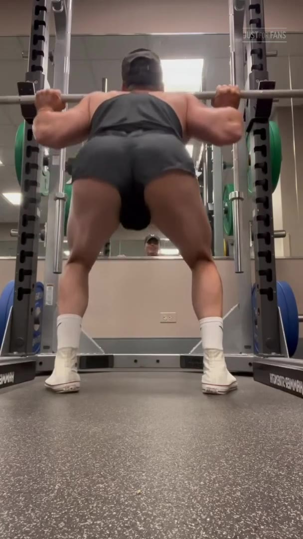 578  Beefy hunk Wiccan gymbulge gym.bulge OnlyFans porn
