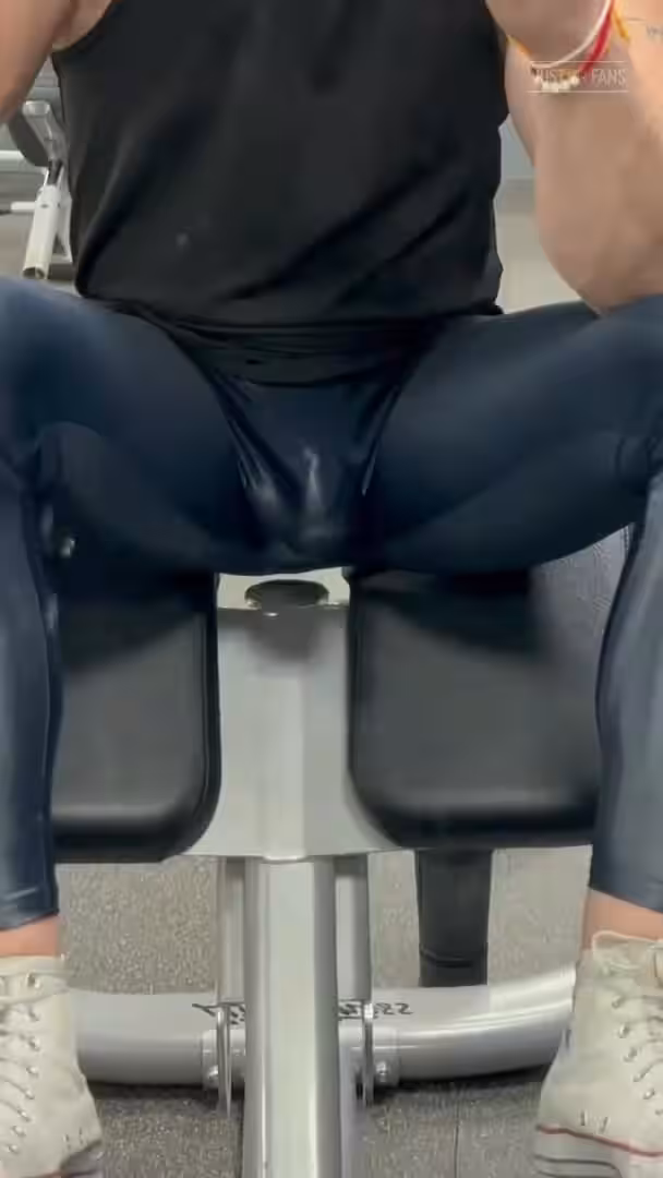 594  Beefy hunk Wiccan gymbulge gym.bulge OnlyFans porn