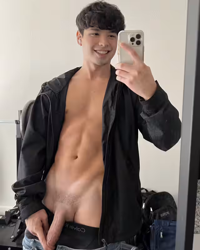 6 Smiley Hottie Nick Fenway nickfenway bluebenz onlyfans cum