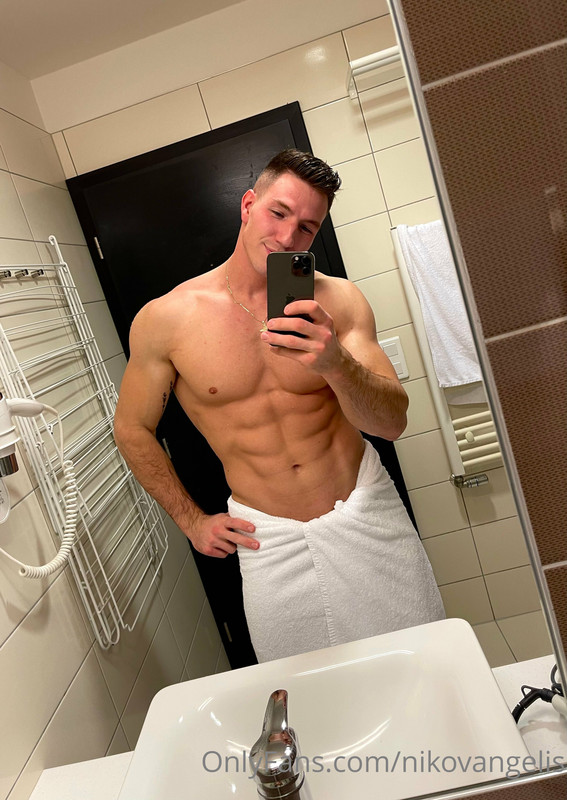 820 Czech hunk Niko Vangelis nikovangelis onlyfans porn
