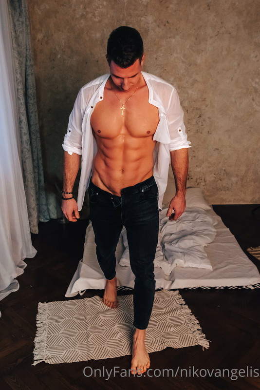 930 Czech hunk Niko Vangelis nikovangelis onlyfans porn