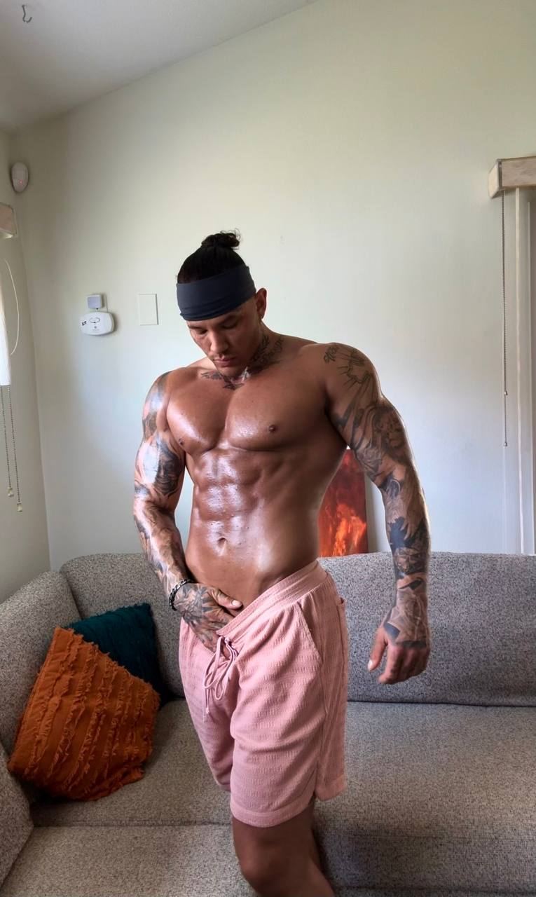 Muscular hottie