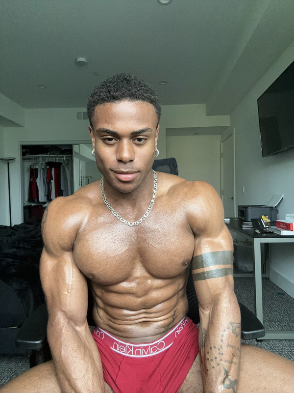 18 SEXY HUGE COCK BLACK TIKTOKER Siah Artis PRETTYSKINBOI ONLYFANS LEAKED